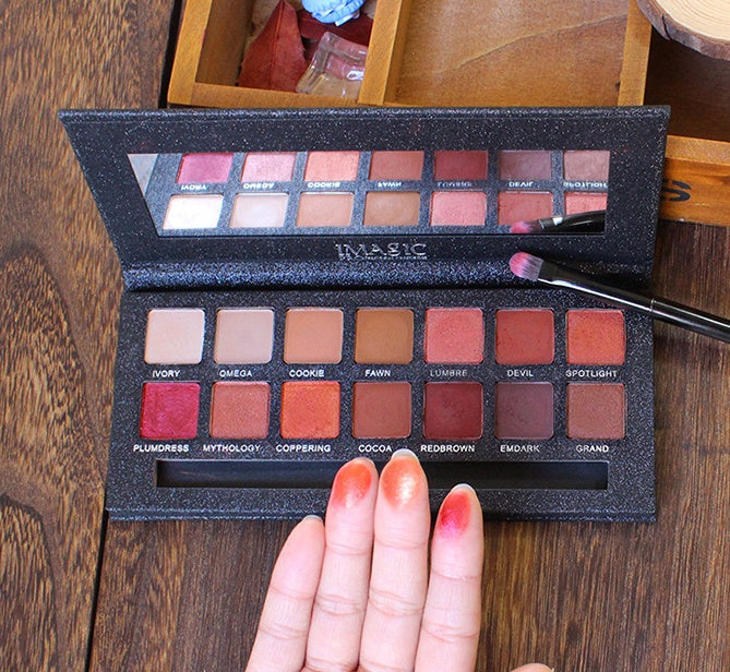 Cool And Warm Collocation With 14 Color Eye Shadow To Brighten Complexion And Make-up Eye Shadow. Cool And Warm Collocation With 14 Color Eye Shadow To Brighten Complexion And Make-up Eye Shadow.